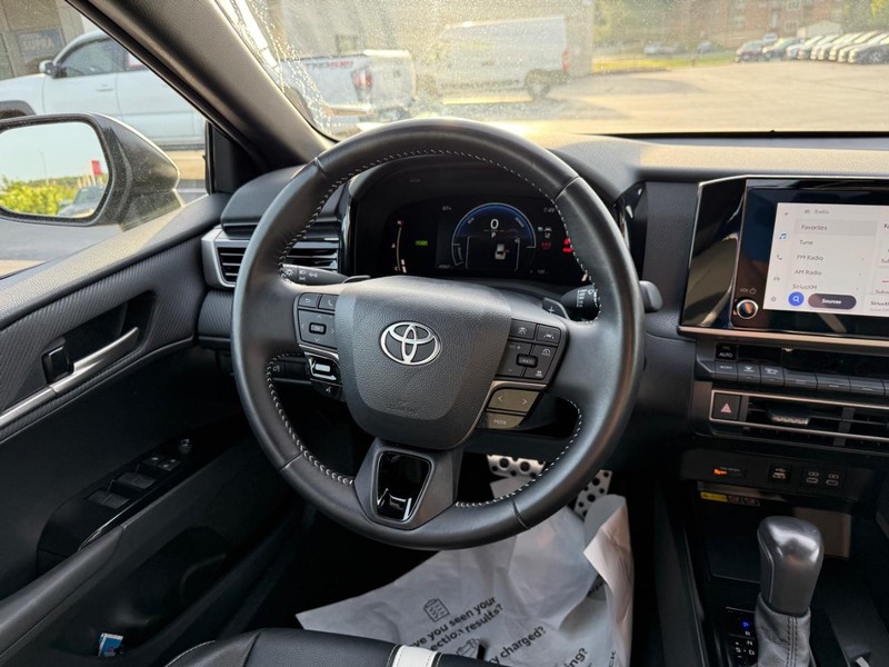 Toyota Camry Vehicle Image 13