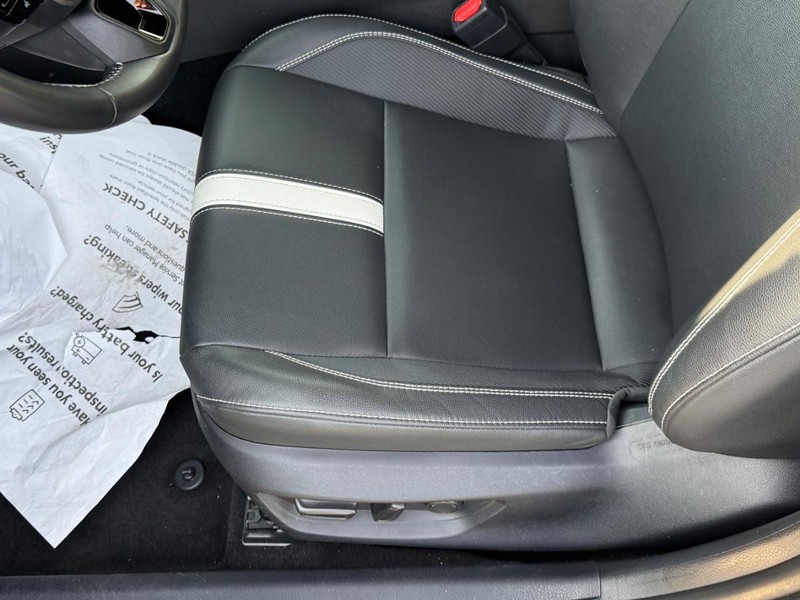 Toyota Camry Vehicle Image 16