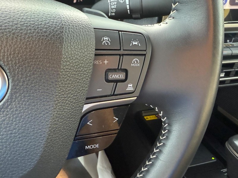 Toyota Camry Vehicle Image 18