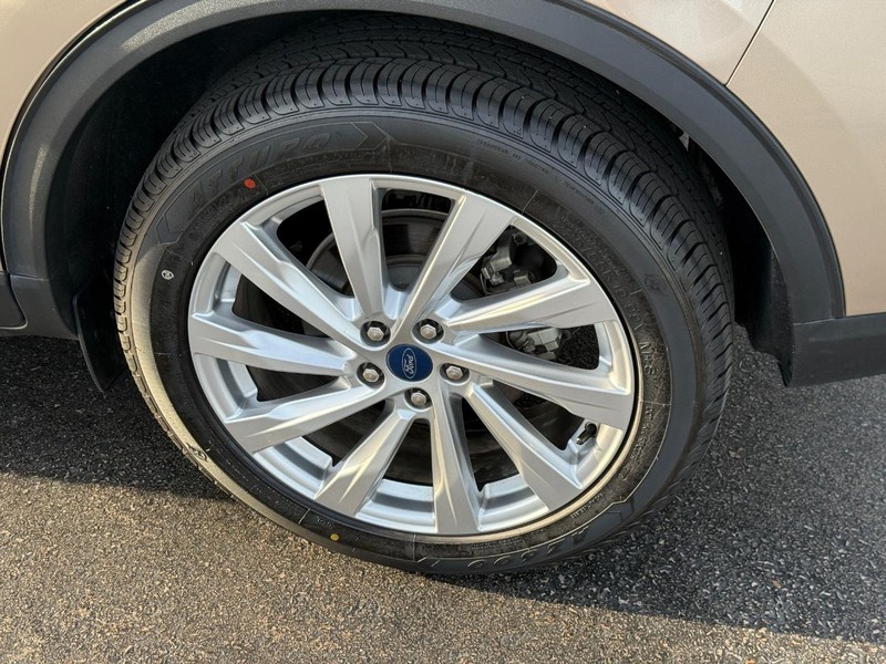 Ford Escape Vehicle Image 4