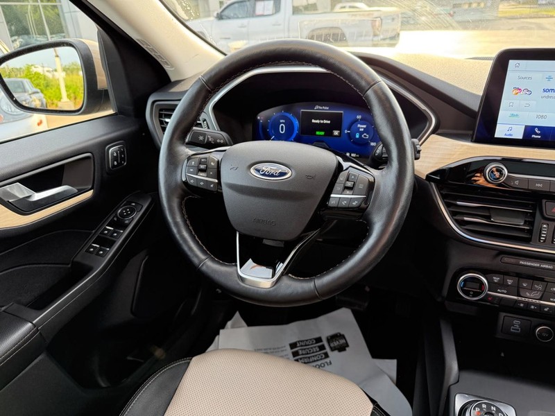 Ford Escape Vehicle Image 9