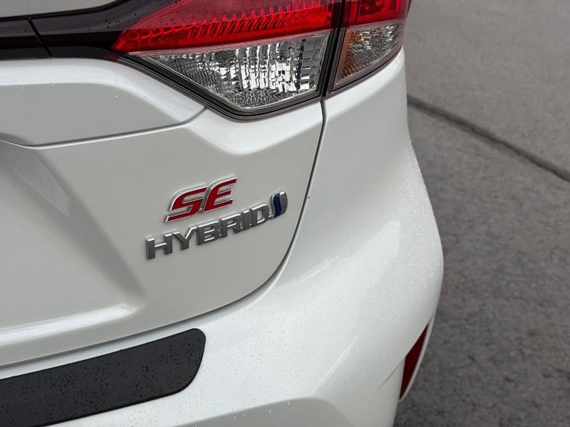 Toyota Corolla Hybrid Vehicle Image 5