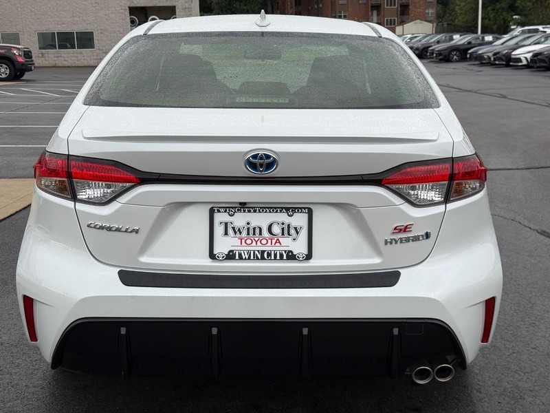 Toyota Corolla Hybrid Vehicle Image 6