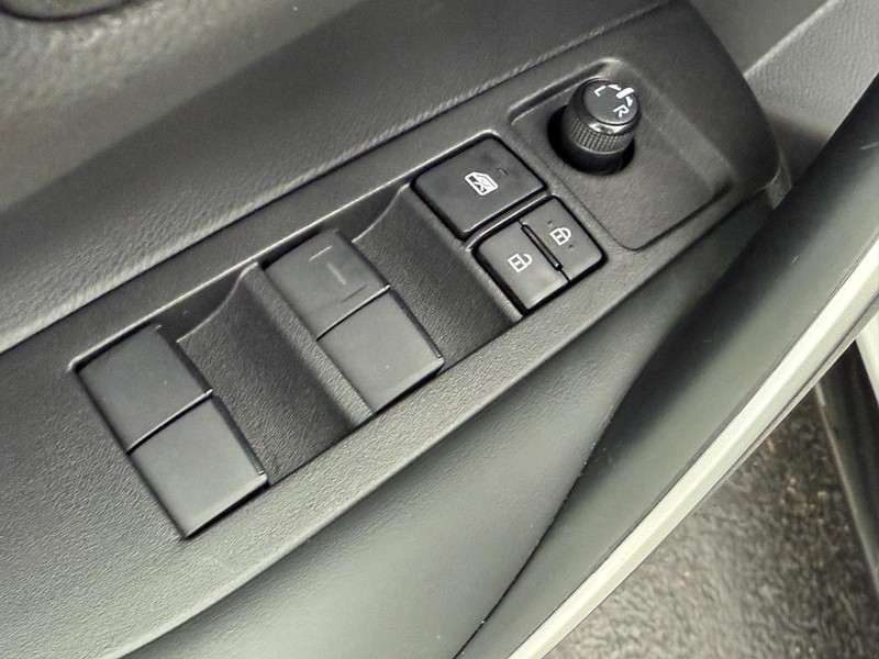 Toyota Corolla Hybrid Vehicle Image 15