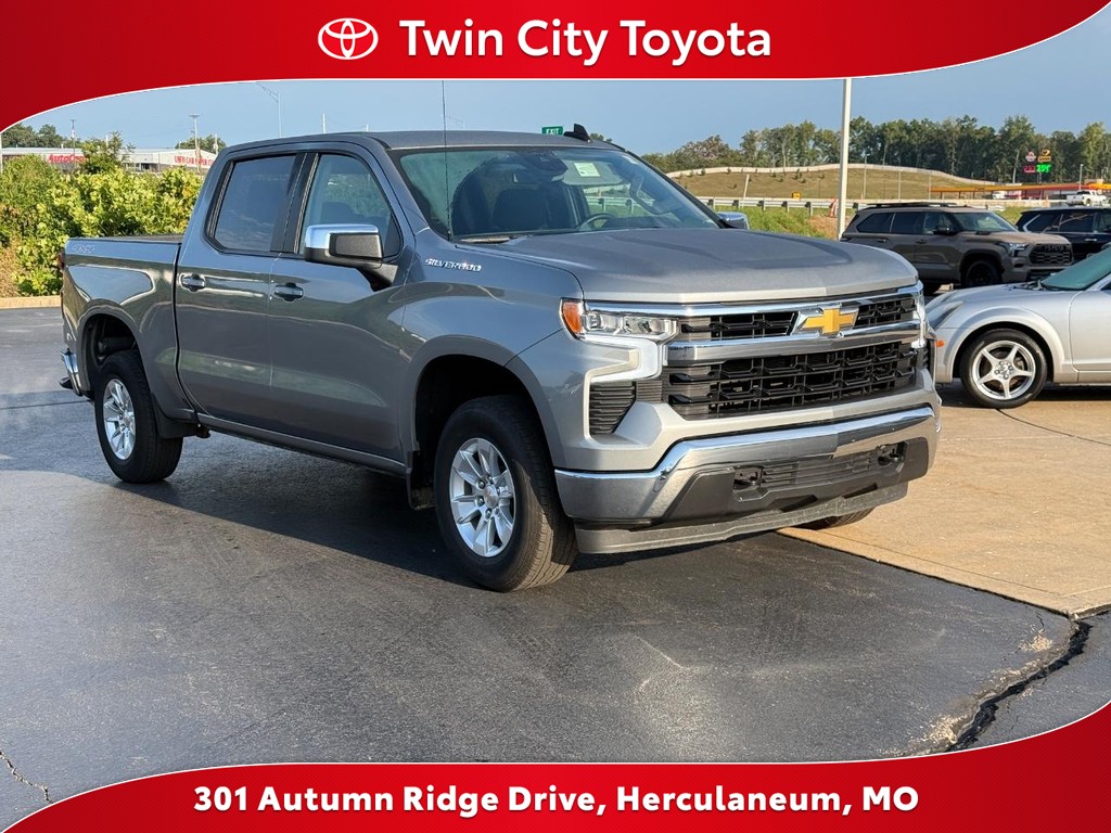 Chevrolet Silverado 1500 Vehicle Full-screen Gallery Image 01