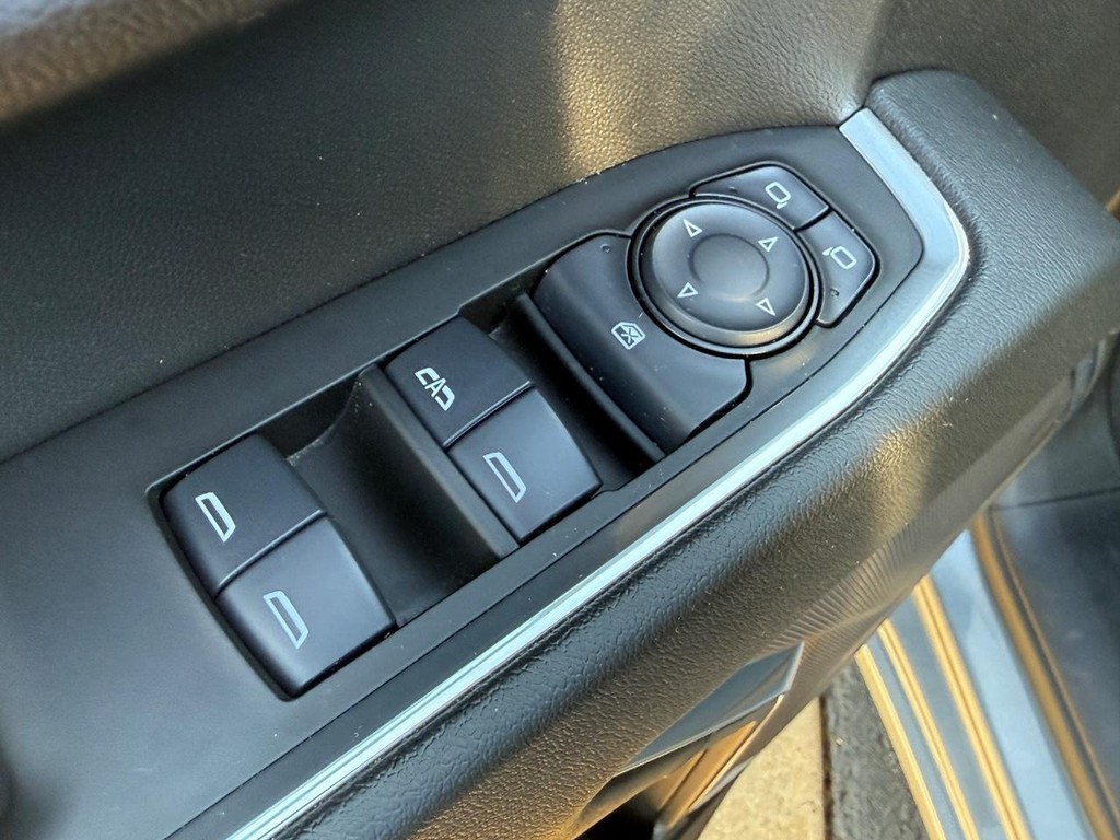 Chevrolet Silverado 1500 Vehicle Full-screen Gallery Image 15