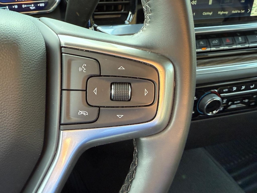 Chevrolet Silverado 1500 Vehicle Full-screen Gallery Image 18