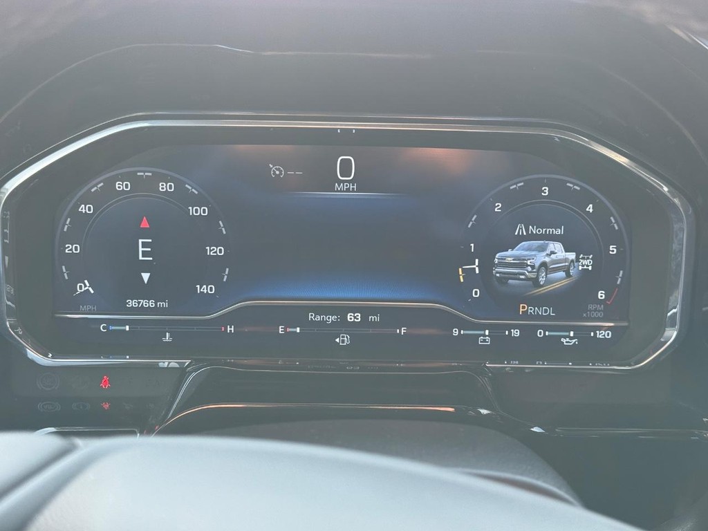 Chevrolet Silverado 1500 Vehicle Full-screen Gallery Image 19