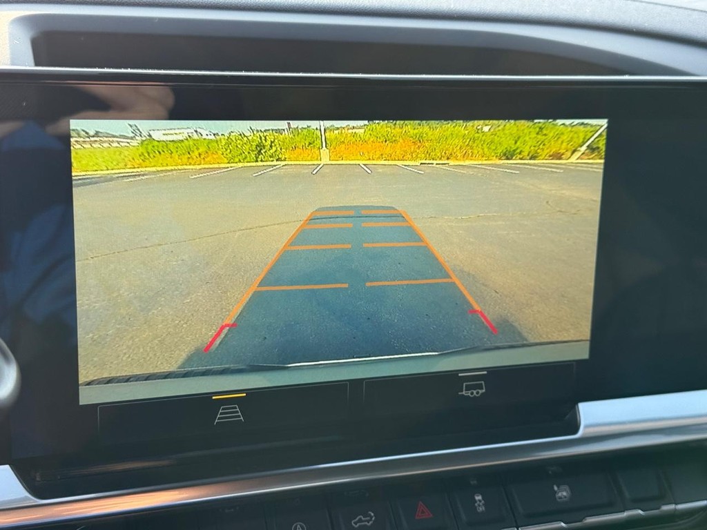 Chevrolet Silverado 1500 Vehicle Full-screen Gallery Image 21