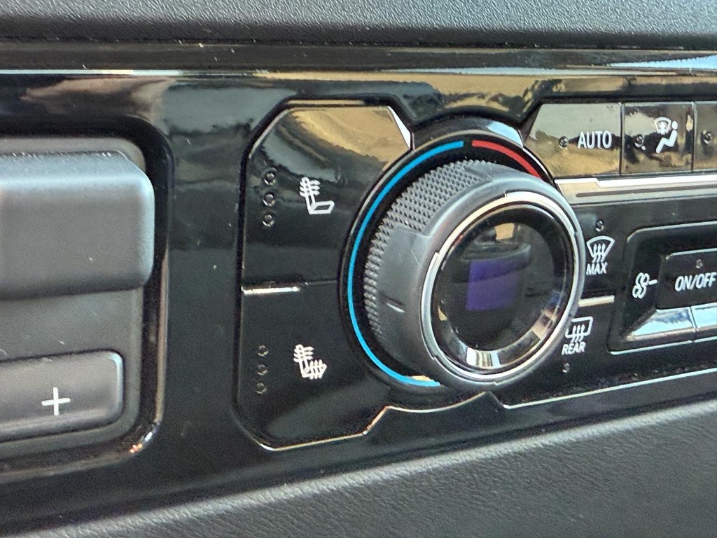 Chevrolet Silverado 1500 Vehicle Full-screen Gallery Image 22