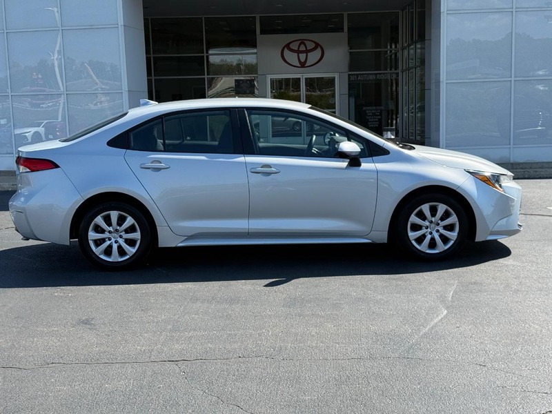 Toyota Corolla Vehicle Image 2