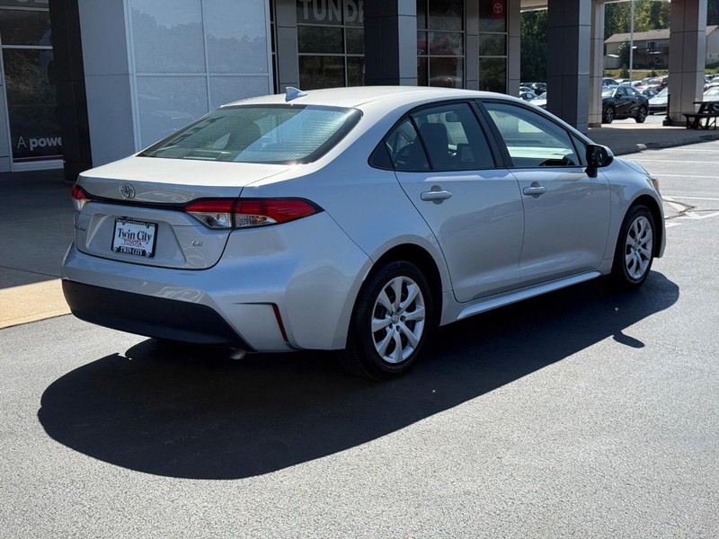 Toyota Corolla Vehicle Image 3