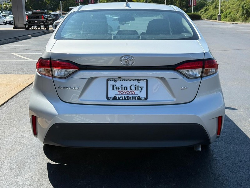 Toyota Corolla Vehicle Image 5