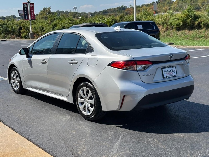 Toyota Corolla Vehicle Image 7