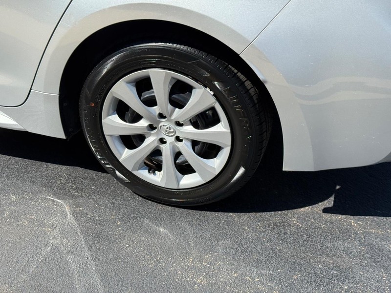 Toyota Corolla Vehicle Image 8