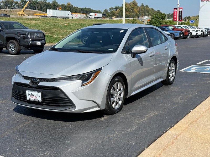 Toyota Corolla Vehicle Image 9