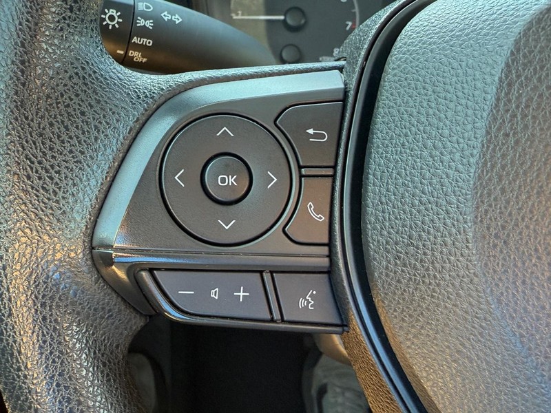 Toyota Corolla Vehicle Image 16