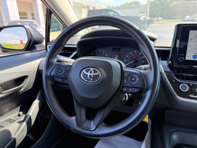 Toyota Corolla Vehicle Image 12