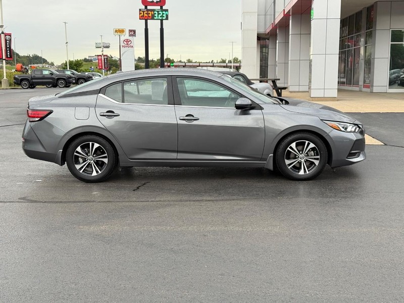 Nissan Sentra Vehicle Image 2
