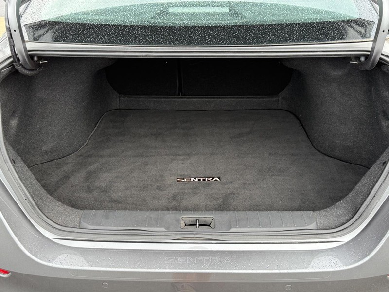 Nissan Sentra Vehicle Image 4