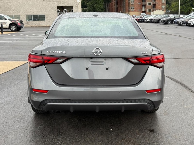 Nissan Sentra Vehicle Image 5