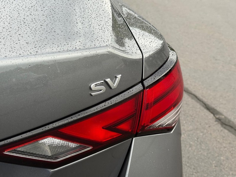 Nissan Sentra Vehicle Image 6