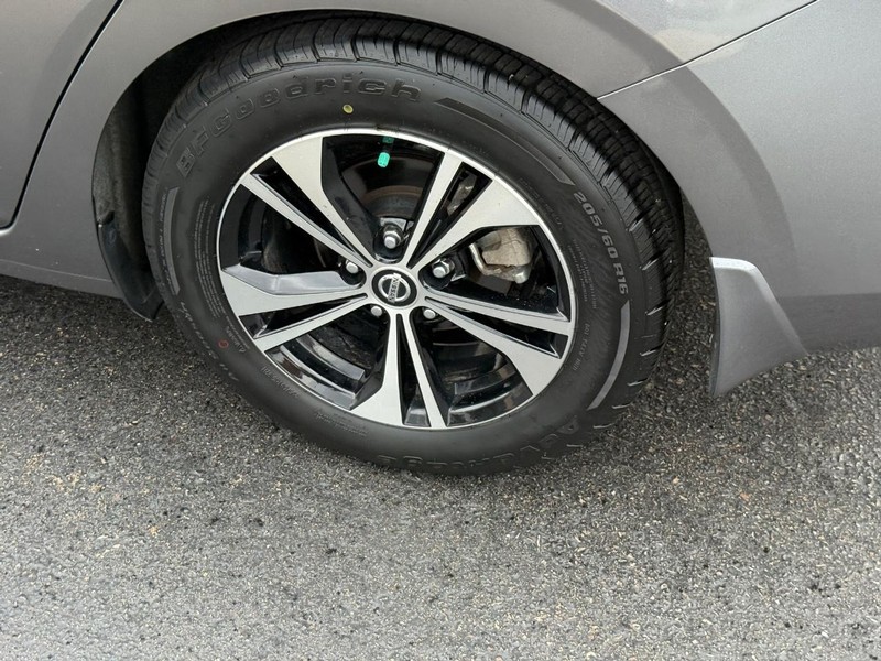 Nissan Sentra Vehicle Image 8