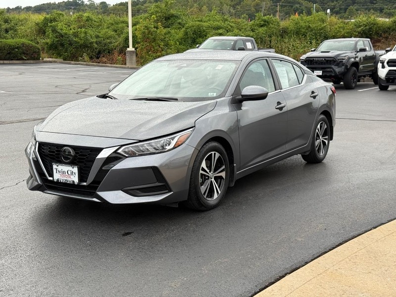 Nissan Sentra Vehicle Image 9