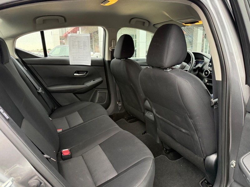 Nissan Sentra Vehicle Image 11