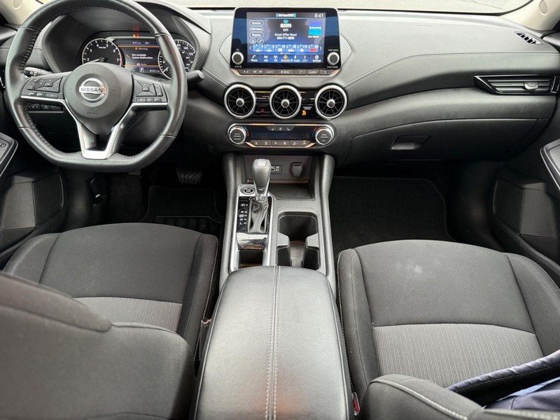 Nissan Sentra Vehicle Image 12