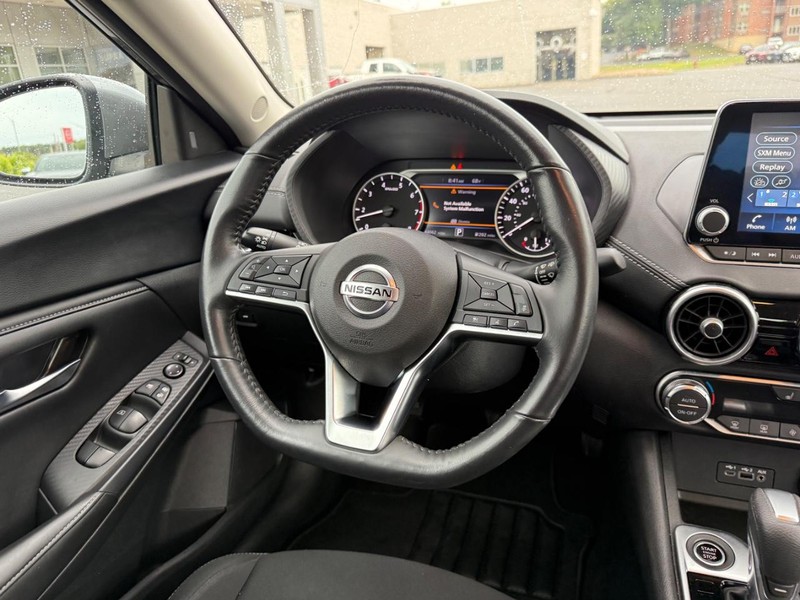 Nissan Sentra Vehicle Image 13