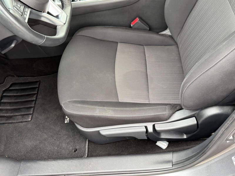 Nissan Sentra Vehicle Image 16