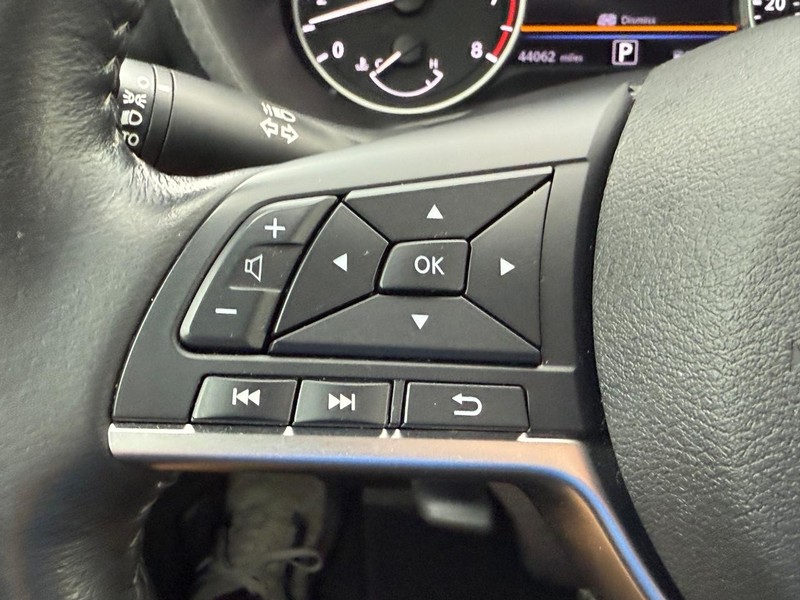 Nissan Sentra Vehicle Image 17