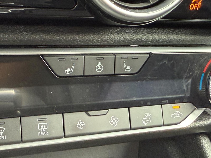 Nissan Sentra Vehicle Image 22