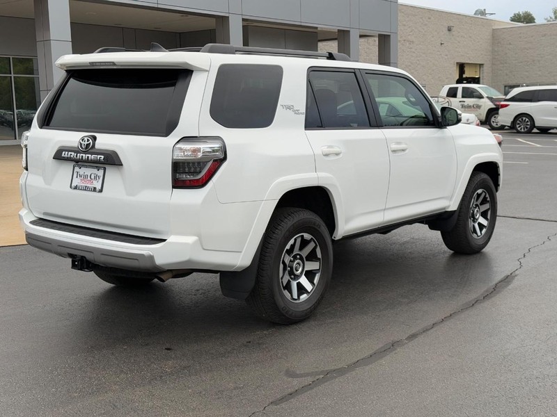 Toyota 4Runner Vehicle Image 3