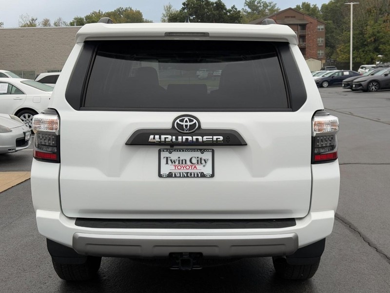 Toyota 4Runner Vehicle Image 5