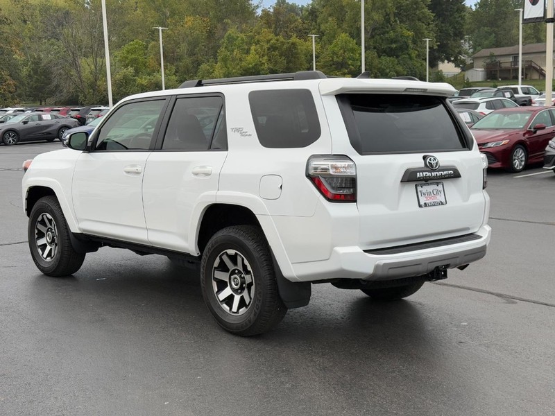 Toyota 4Runner Vehicle Image 6