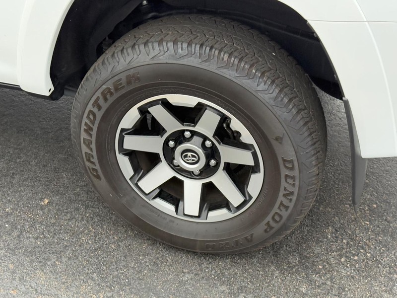 Toyota 4Runner Vehicle Image 8