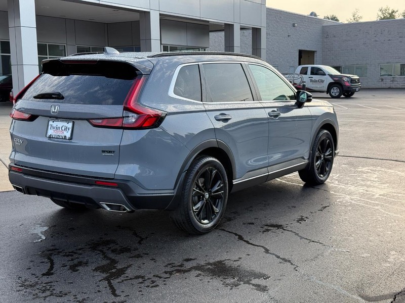 Honda CR-V Hybrid Vehicle Image 3