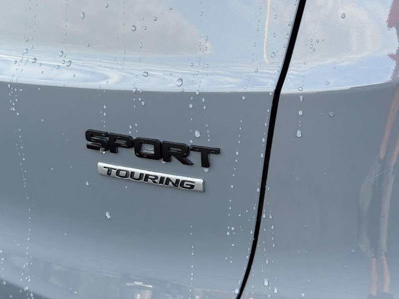 Honda CR-V Hybrid Vehicle Image 6