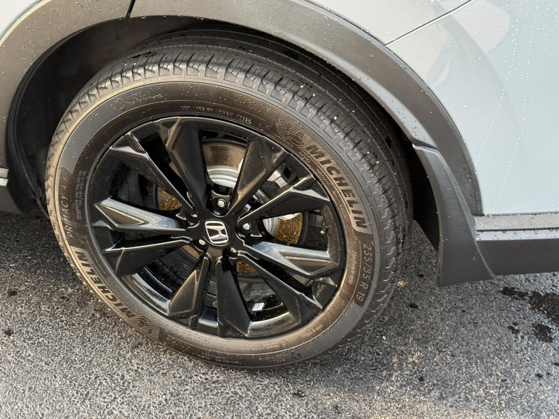 Honda CR-V Hybrid Vehicle Image 8