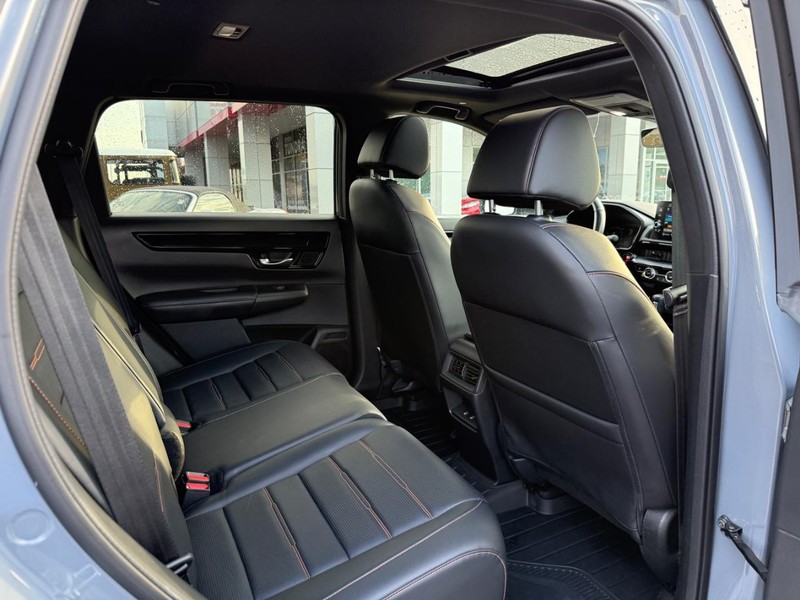 Honda CR-V Hybrid Vehicle Image 11