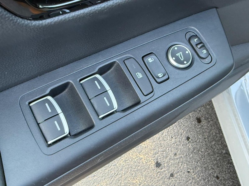 Honda CR-V Hybrid Vehicle Image 15