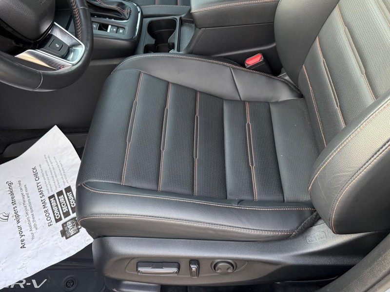Honda CR-V Hybrid Vehicle Image 17