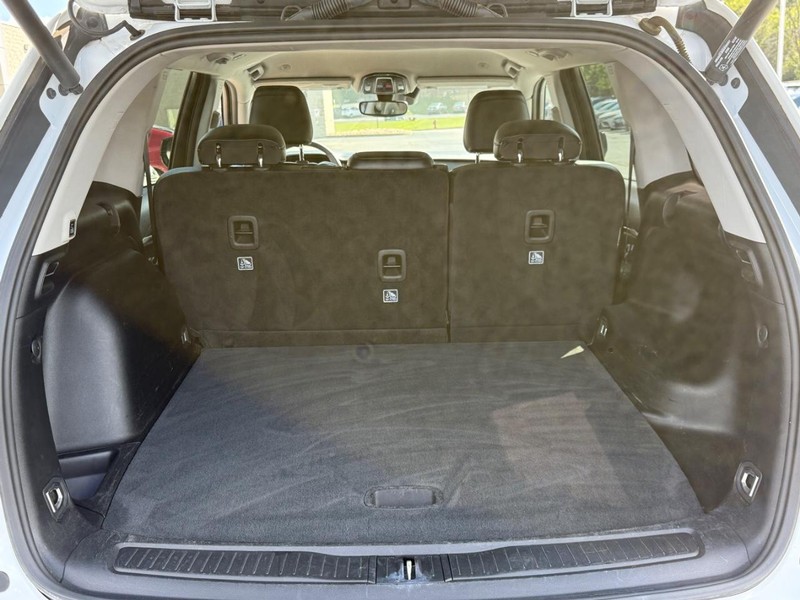 Jeep Grand Cherokee Vehicle Image 4