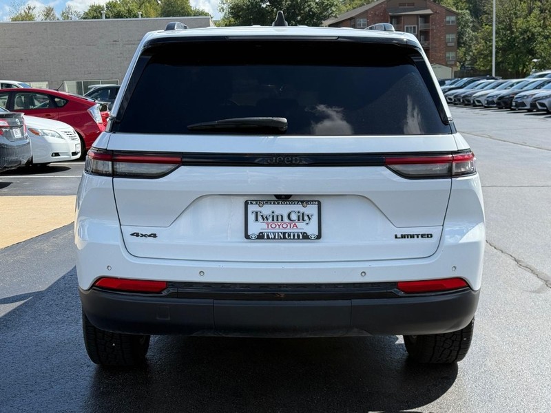 Jeep Grand Cherokee Vehicle Image 5