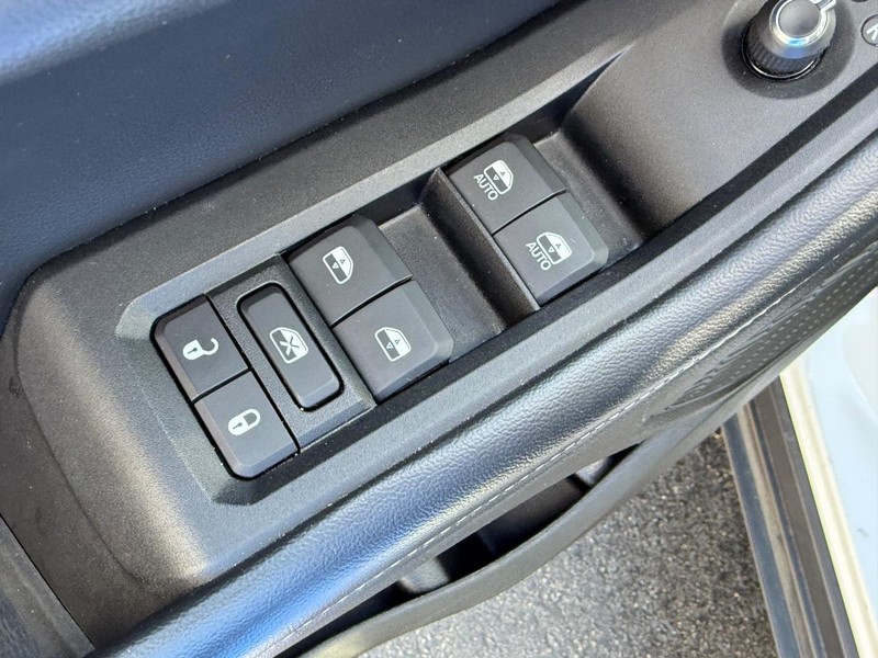 Jeep Grand Cherokee Vehicle Image 15