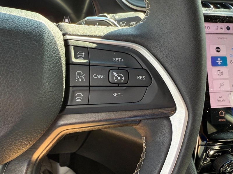 Jeep Grand Cherokee Vehicle Image 19