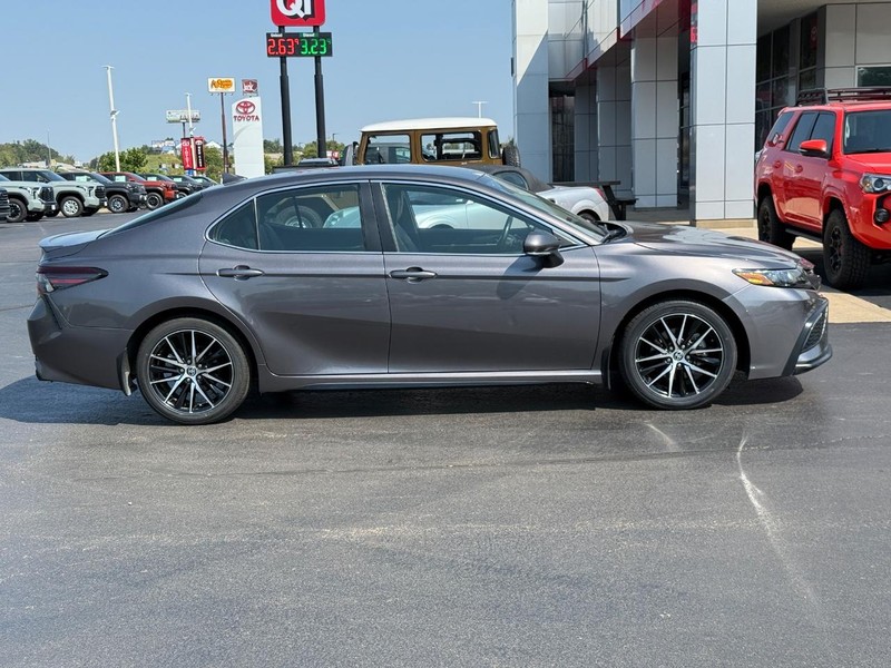 Toyota Camry Vehicle Image 2