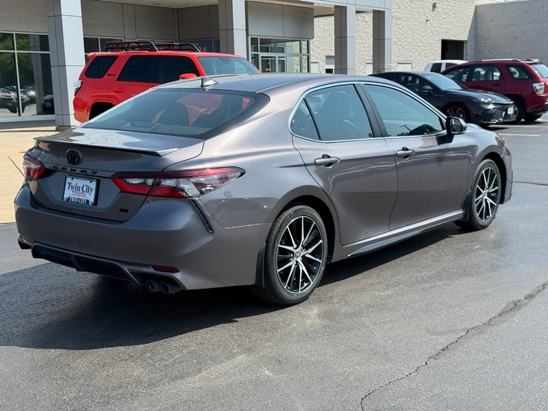 Toyota Camry Vehicle Image 3